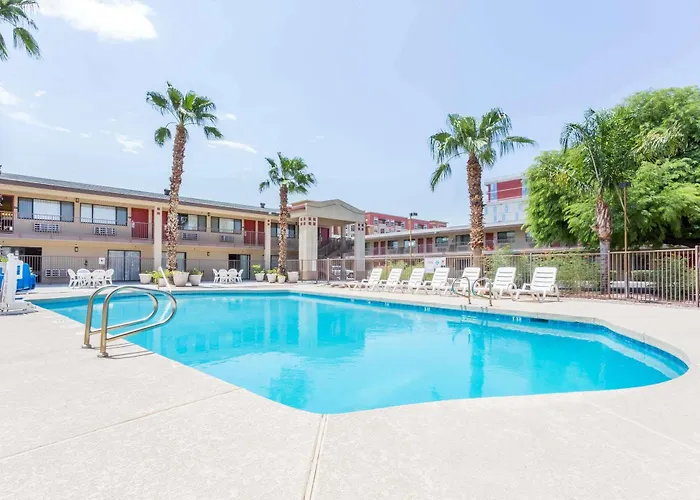 Hotel Super 8 By Wyndham Tempe/asu/airport