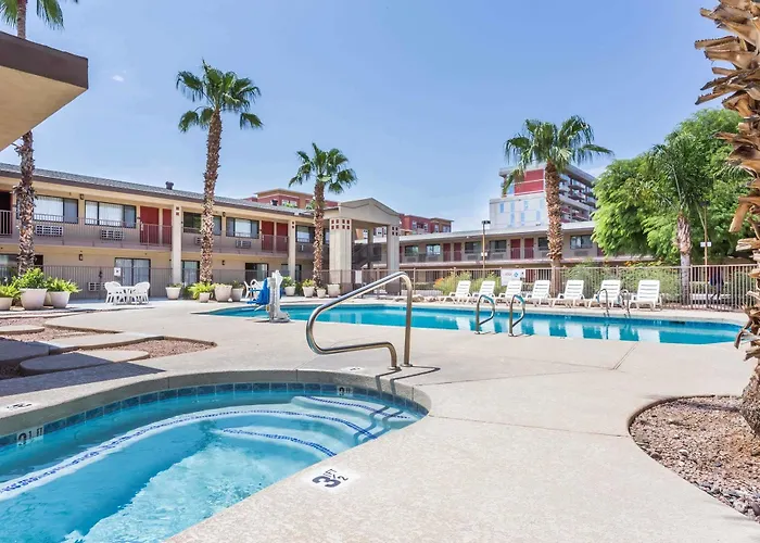 Super 8 By Wyndham Tempe/asu/airport Hotel 2*