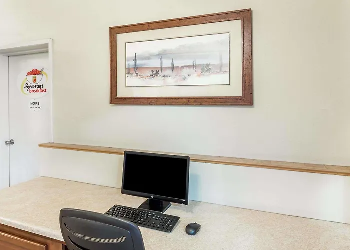Hotel Super 8 By Wyndham Tempe/asu/airport Tempe
